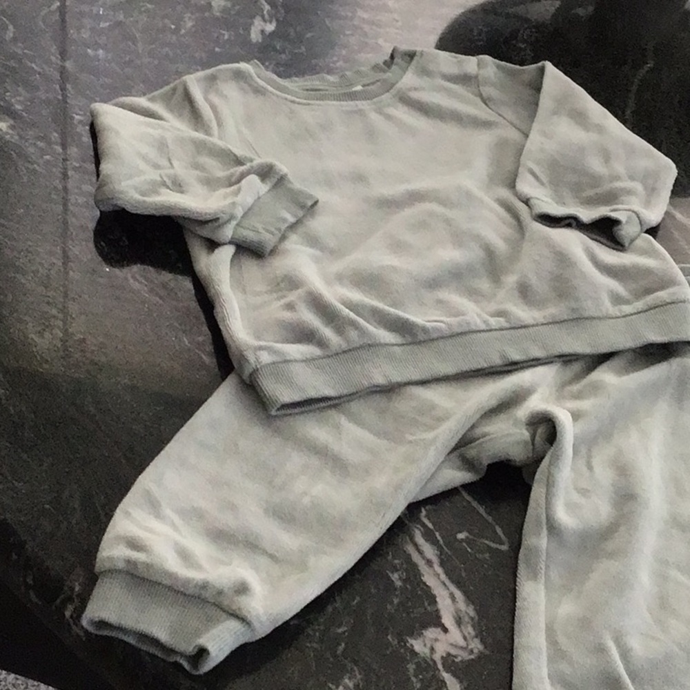 Kids cozy velour sweatshirt and pants